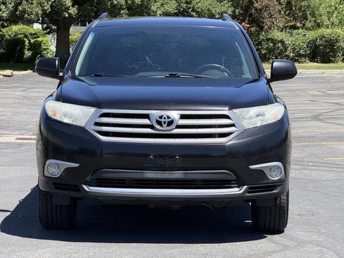 Used 2012 Toyota Highlander SE w/ Tow Pkg AWD/4WD image 2