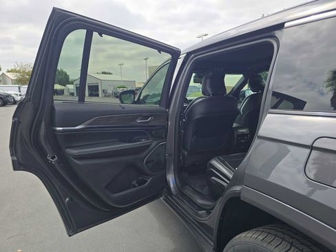 Used 2021 Jeep Grand Cherokee L Overland w/ Luxury Tech Group IV AWD/4WD image 20