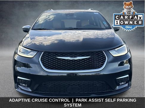 Used 2021 Chrysler Pacifica Pinnacle image 2