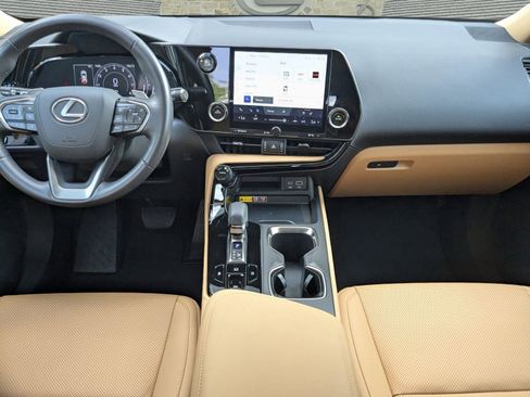 Used 2025 Lexus NX 250 FWD w/ Towing Package (2000 Lbs) image 18
