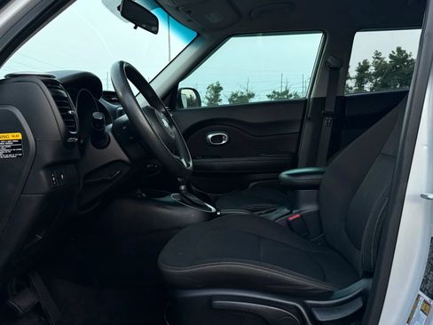 Used 2016 Kia Soul FWD image 10