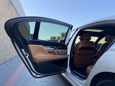 Used 2020 BMW 750i xDrive w/ Executive Package AWD/4WD image 14