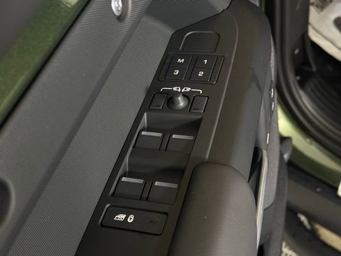 New 2026 Land Rover Defender 130 X-Dynamic SE image 24