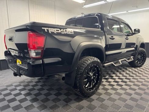 Used 2017 Toyota Tacoma TRD Pro AWD/4WD image 4