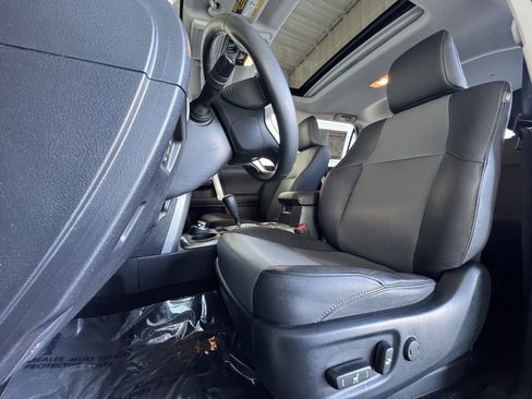 Used 2022 Toyota 4Runner SR5 Premium image 9