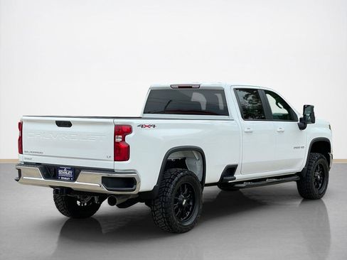 Used 2025 Chevrolet Silverado 2500 LT w/ Convenience Package AWD/4WD image 8
