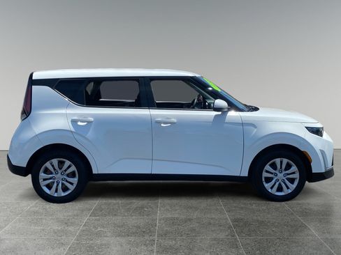 Used 2023 Kia Soul LX FWD image 6