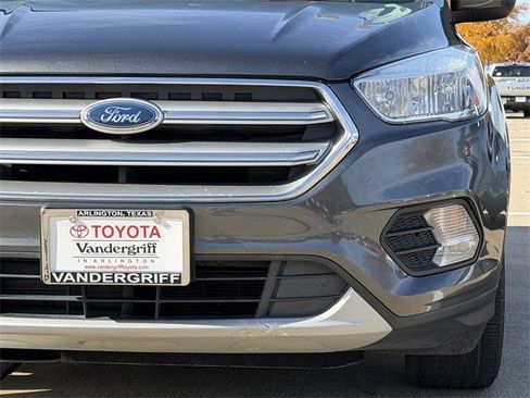 Used 2017 Ford Escape SE image 9