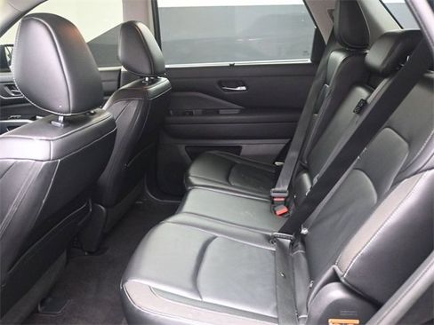 Used 2023 Nissan Pathfinder SL image 14