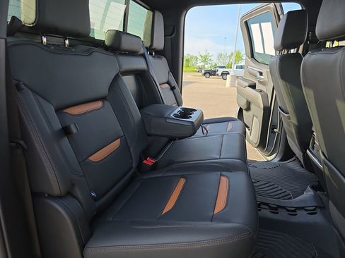 Used 2024 GMC Sierra 1500 AT4 w/ Technology Package AWD/4WD image 11