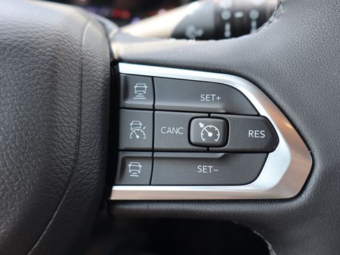 Used 2025 Jeep Compass Limited w/ Elite Group AWD/4WD image 16