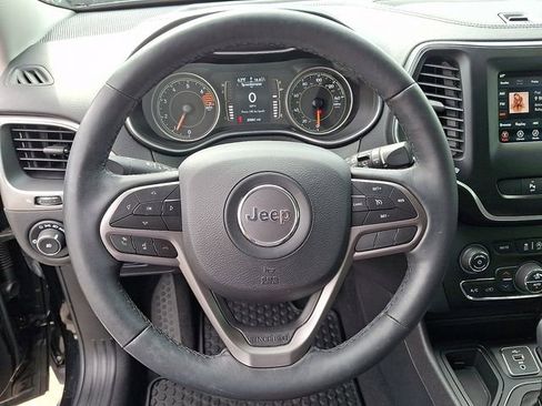 Used 2019 Jeep Cherokee Latitude Plus w/ Comfort/Convenience Group FWD image 15