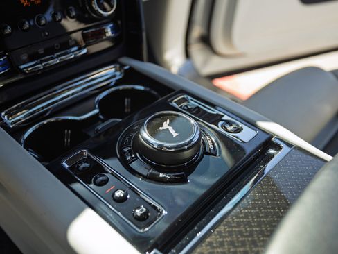 Used 2024 Rolls-Royce Cullinan Black Badge image 17