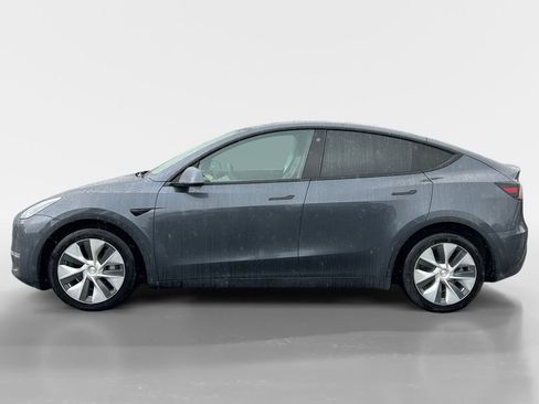 Used 2022 Tesla Model Y Long Range AWD/4WD image 2