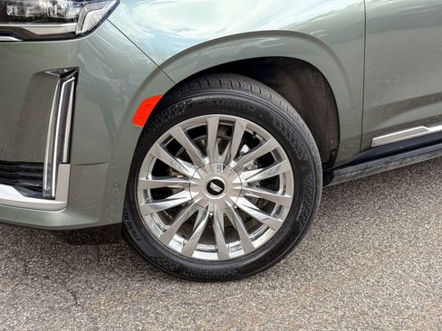 Used 2024 Cadillac Escalade Premium Luxury w/ Performance Package AWD/4WD image 10
