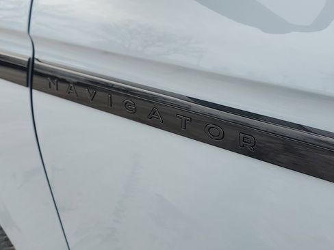 New 2025 Lincoln Navigator L Reserve w/ Jet Appearance Package image 7