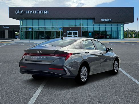 New 2026 Hyundai Elantra Hybrid FWD image 7