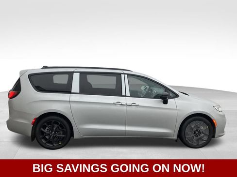 New 2026 Chrysler Pacifica Select w/ S Appearance Package image 11