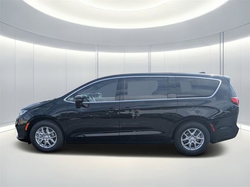New 2026 Chrysler Pacifica Select image 6
