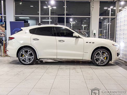 Used 2021 Maserati Levante S GranLusso image 9