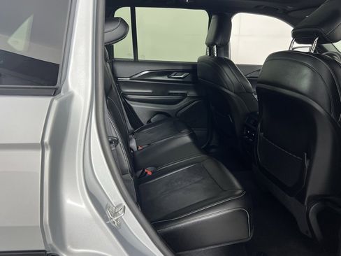 Certified 2025 Jeep Grand Cherokee Altitude image 28