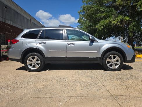 Used 2013 Subaru Outback 2.5i Limited w/ Popular Pkg 2 image 4