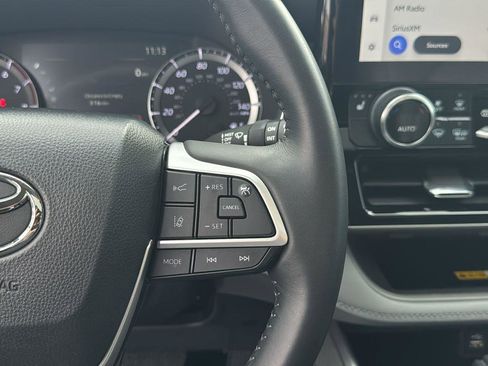 Certified 2024 Toyota Highlander XLE image 16