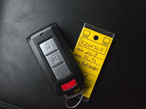 Used 2019 Mitsubishi Outlander SE image 16