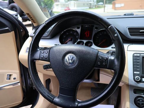 Used 2008 Volkswagen Passat VR6 FWD image 29