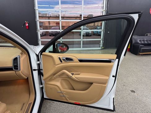 Used 2014 Porsche Cayenne Diesel AWD/4WD image 19