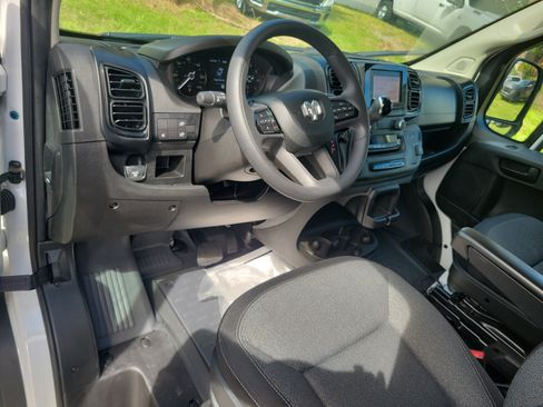 Used 2025 RAM ProMaster 2500 w/ Safety Group FWD image 9