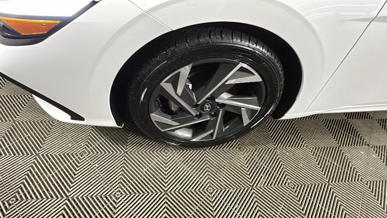Used 2025 Hyundai Elantra SEL FWD image 10
