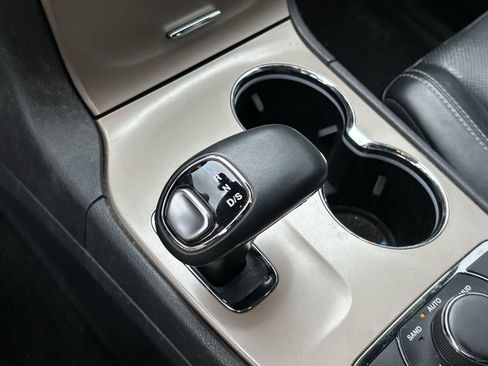 Used 2015 Jeep Grand Cherokee Limited w/ Luxury Group II image 21