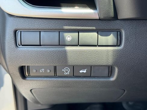 Used 2026 Nissan Rogue SV AWD/4WD image 23