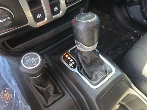 Used 2022 Jeep Wrangler Sport AWD/4WD image 12