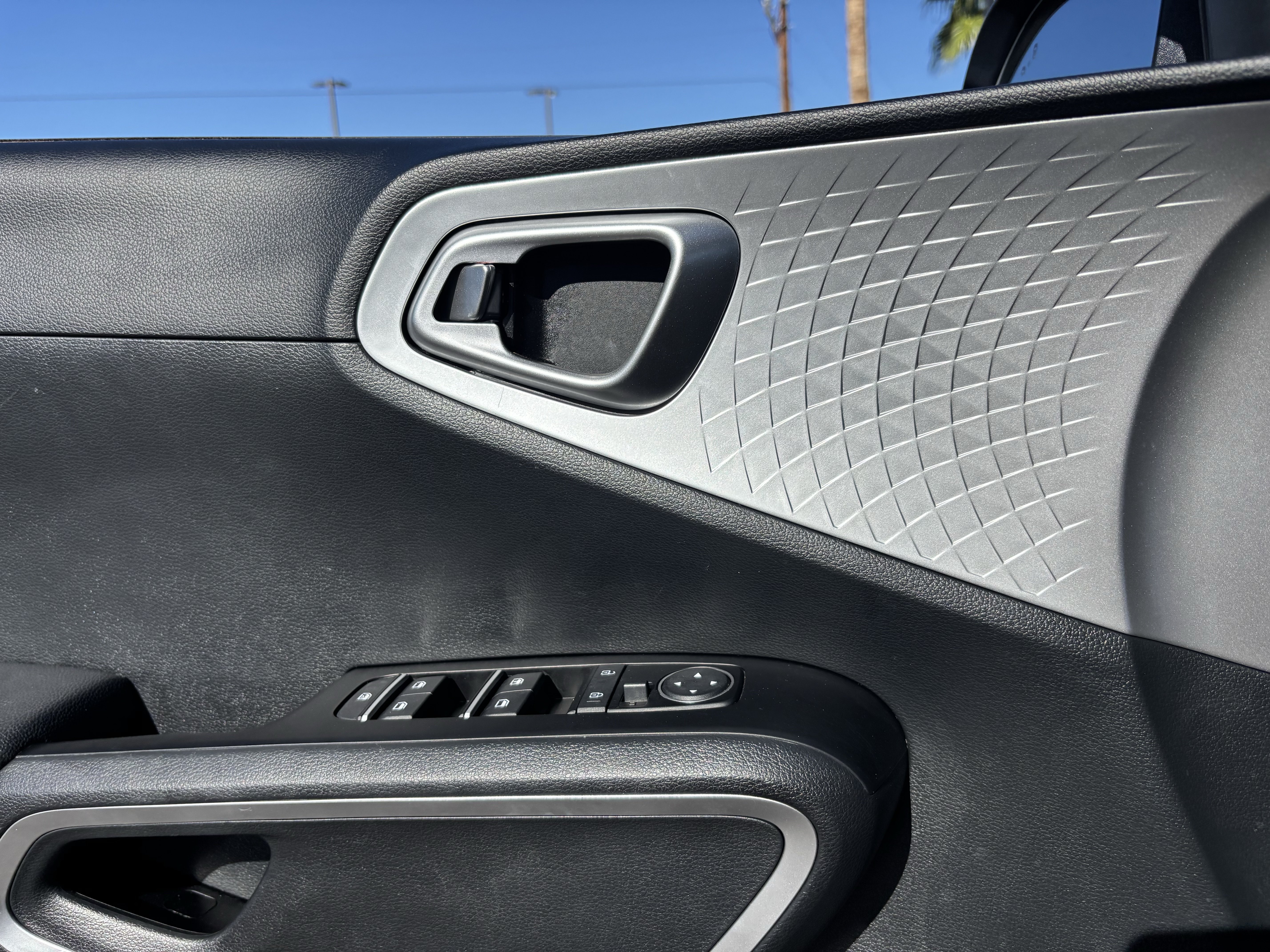 Certified 2025 Kia Soul LX w/ LX Technology Package FWD image 19