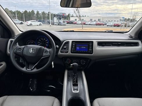 Used 2022 Honda HR-V LX image 16