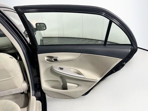 Used 2013 Toyota Corolla LE image 26