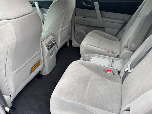 Used 2012 Toyota Highlander FWD image 12