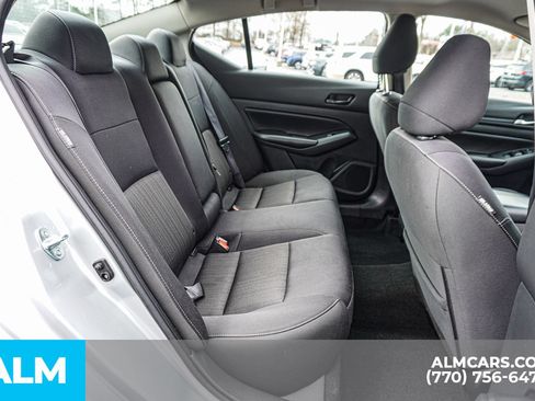 Used 2024 Nissan Altima 2.5 SV FWD image 23