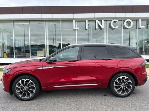 Used 2024 Lincoln Nautilus Reserve w/ Equipment Group 203A AWD/4WD image 2