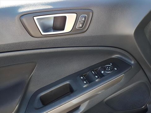 Used 2019 Ford EcoSport SE image 5