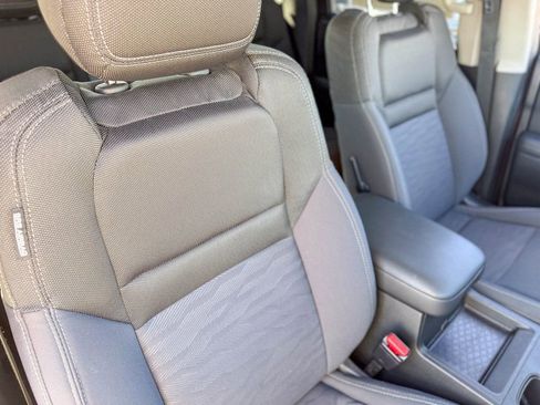 Used 2024 Nissan Frontier SV w/ SV Convenience Package image 13