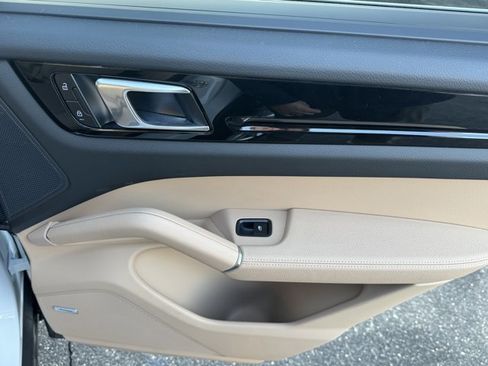 Used 2023 Porsche Cayenne image 31