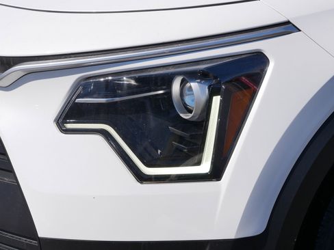 Certified 2023 Kia Niro LX image 17