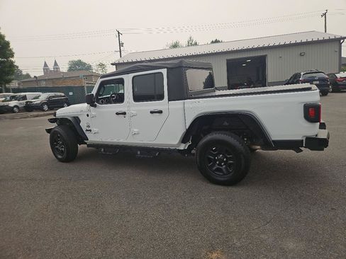 Used 2021 Jeep Gladiator Sport AWD/4WD image 8
