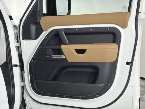 New 2026 Land Rover Defender 110 X-Dynamic SE image 31
