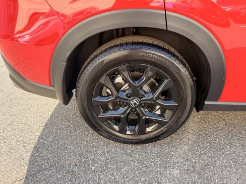 Certified 2025 Honda HR-V Sport image 9