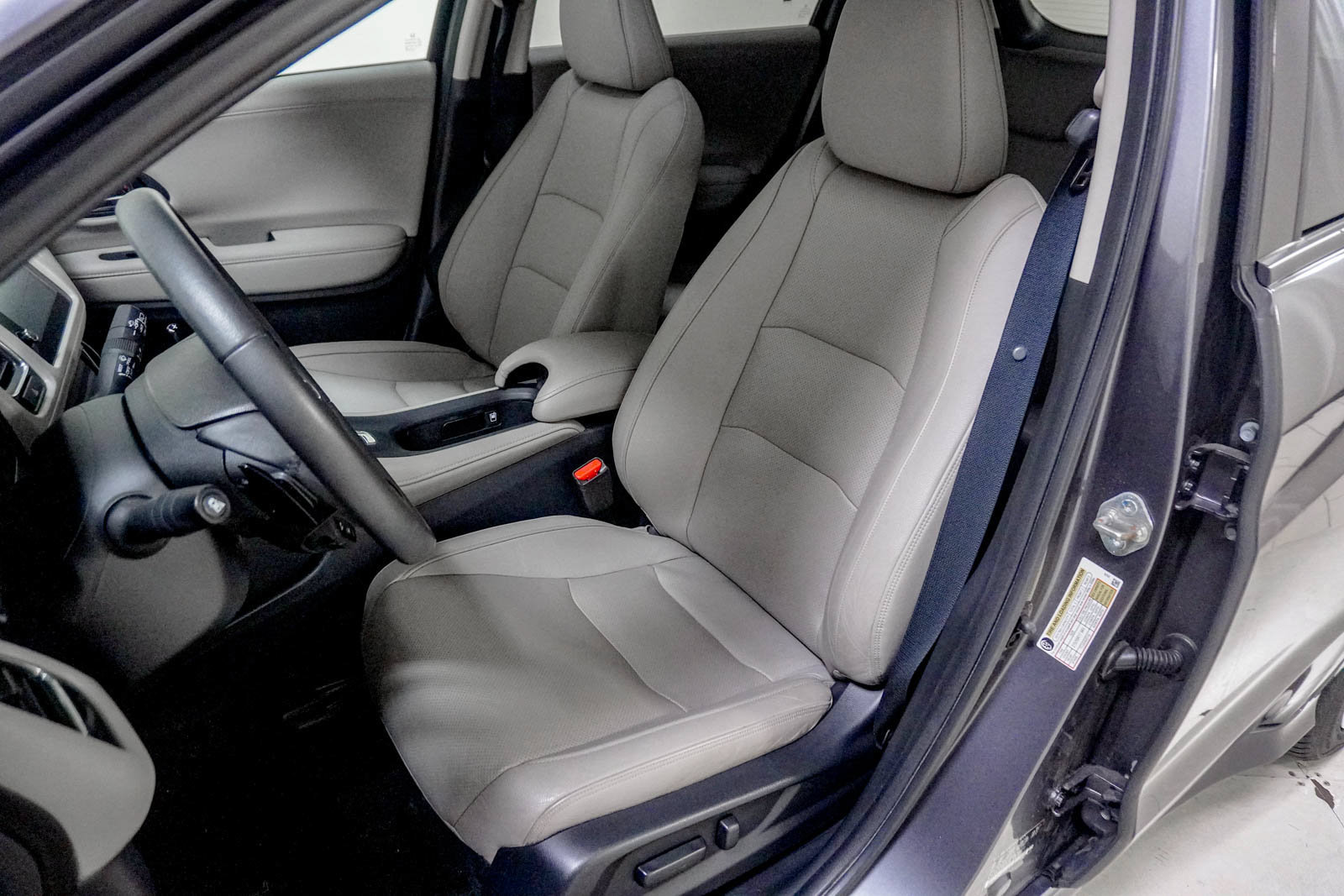 Used 2020 Honda HR-V Touring image 18