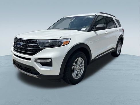 Certified 2024 Ford Explorer XLT w/ Equipment Group 202A AWD/4WD image 9